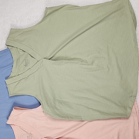 d&co Sleeveless Essentials Soft Shirt Bundle - Picture 4 of 9